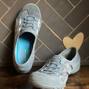 SKETCHERS Relaxed Fit Memory Foam Silver Gray & Blue Women's Sneakers Size 8.5